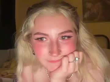 Naked cam girl lulababy23 image #4018913