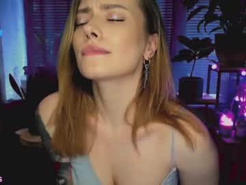 Naked cam girl _yvie_ image #1985398