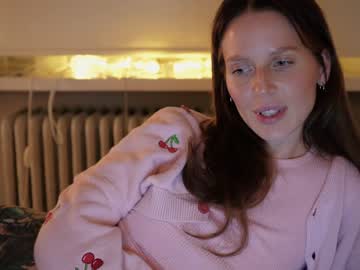 Naked cam girl ellaa91 image #2812138