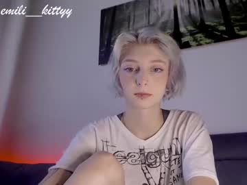 Naked cam girl lit1le_kitty_ image #2329702