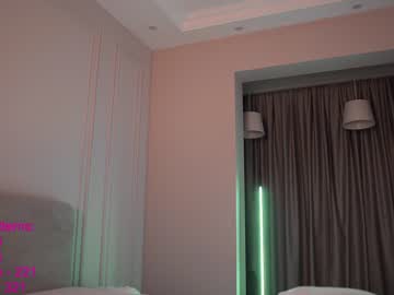 Naked cam girl lindamei image #2353305