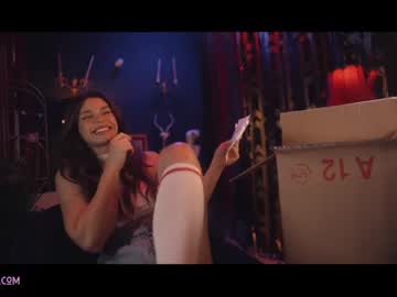 Naked cam girl lucieoude_ image #2133647