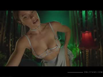 Naked cam girl lucieoude_ image #2577328