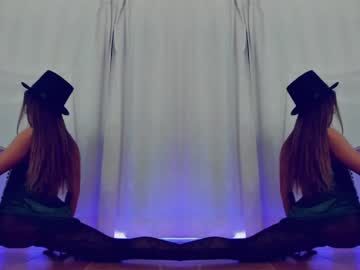 Naked cam girl olaya_del_mar image #885016