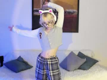 Naked cam girl deryubanny image #3371873