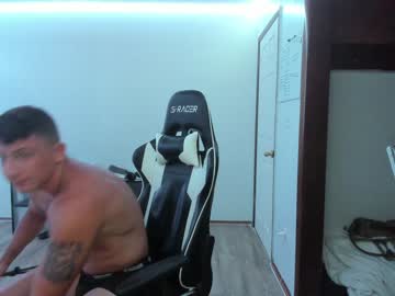 Naked cam couple cowsgomoo101 image #1931779