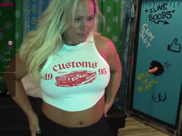 Naked cam girl wondrwomn image #2847897