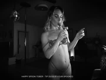 Naked cam girl hannahjames710 image #2791613