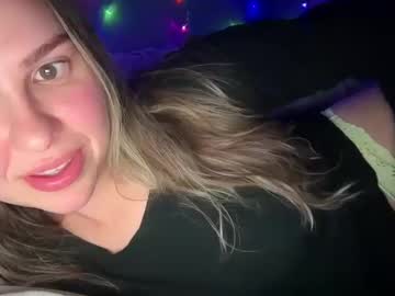 Naked cam girl skylarpeachy image #4060944