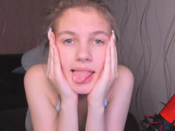 Naked cam girl kylie_mine image #2986676