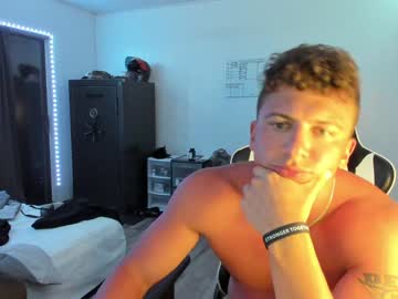 Naked cam couple cowsgomoo101 image #2592525
