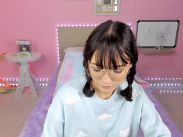Naked cam girl little_effy18 image #2440657