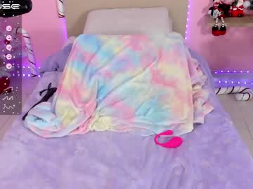 Naked cam girl little_effy18 image #3244632