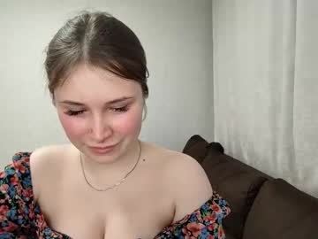 adelle_pero naked cam