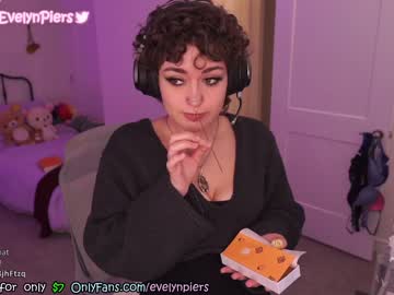 Naked cam girl evelynpiers image #2399226