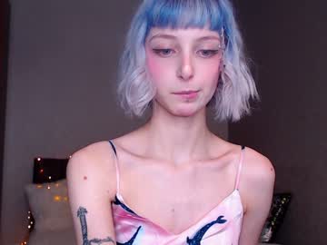 Naked cam girl lit1le_kitty_ image #800077