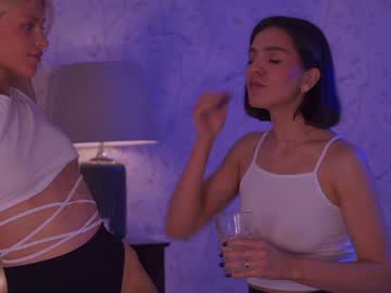 Naked cam girl _2strangers image #2103502