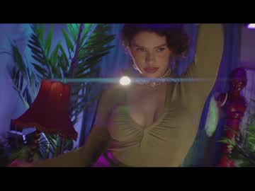Naked cam girl lucieoude_ image #3760476