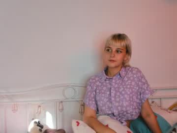 Naked cam girl louiseshelton image #2356621