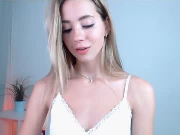 Naked cam girl emmi_rosee image #677433