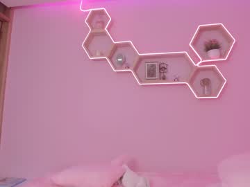 Naked cam girl bella_adams_ image #1214413