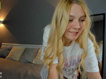 Naked cam girl _evellyn_ image #2465320
