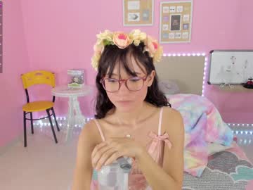 Naked cam girl little_effy18 image #2182266