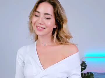 Naked cam girl emmi_rosee image #3105033