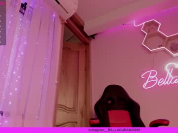 Naked cam girl bella_adams_ image #2479956