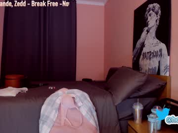 Naked cam girl hollyextra image #2461305