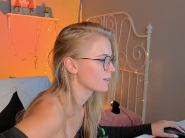 Naked cam girl linellali image #2502399