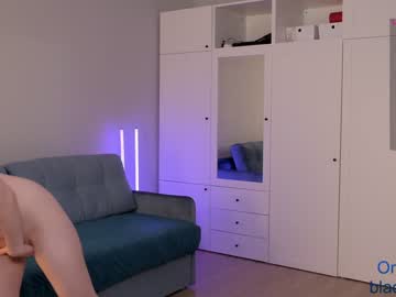 Naked cam girl _blackbee_ image #1513909