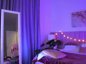 Naked cam girl _mia_rainbow_ image #4042436