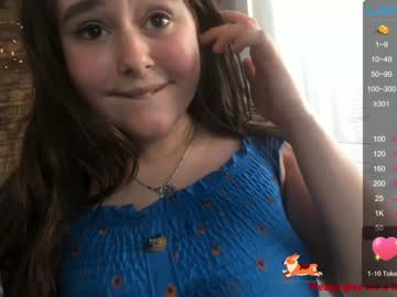 Naked cam girl emilia_me image #1072885