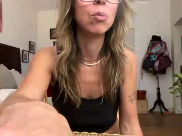 Naked cam girl sunkissed_mia image #4013259