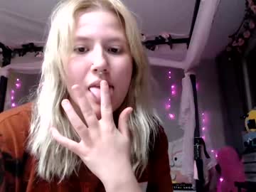 Naked cam girl myymelodyy666 image #3753195