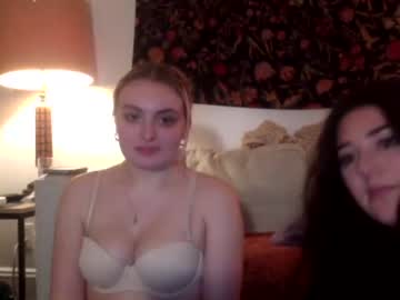 Naked cam girl saphirreprincess333 image #3282222