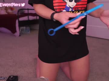 Naked cam girl evelynpiers image #2111916