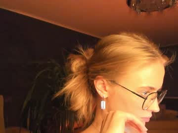 Naked cam girl linellali image #2956654