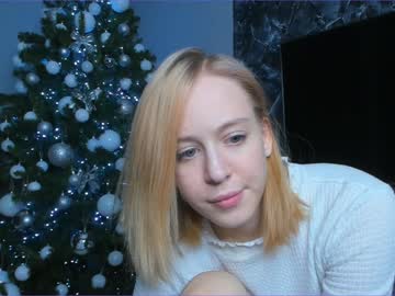 Naked cam girl milena_plays image #743437