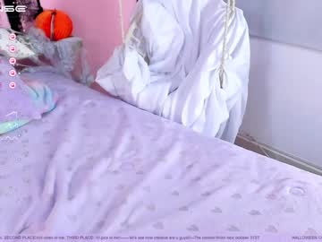 Naked cam girl little_effy18 image #2965299
