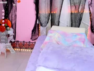 Naked cam girl little_effy18 image #2957614