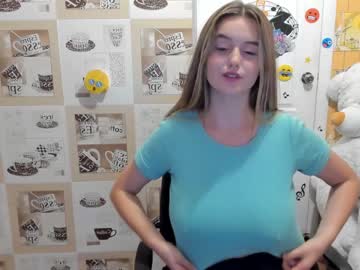 Naked cam girl emmika_ image #2318675