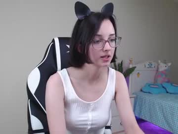 Naked cam girl queen_kitty1818 image #1979029