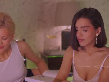 Naked cam girl _2strangers image #2290796