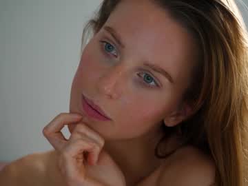 Naked cam girl ellaa91 image #2225231