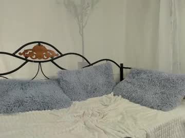 mikaelaeldzeo naked cam