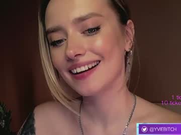 Naked cam girl _yvie_ image #3520613