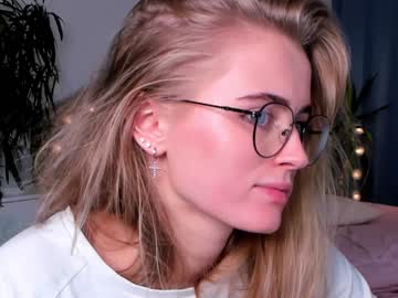 Naked cam girl linellali image #2675864
