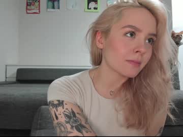 Naked cam girl honey_sunshine image #2110248